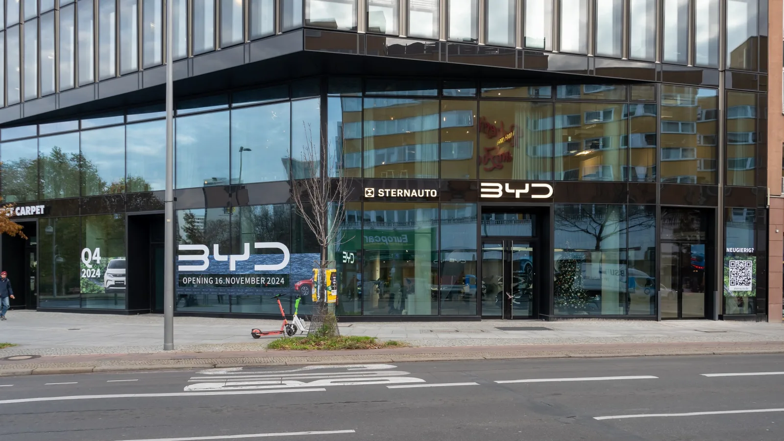 Loja BYD em Berlim, na Alemanha, pouco antes da inauguração, em novembro de 2024