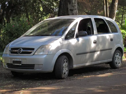 Um Chevrolet Meriva GL 1.8 2005