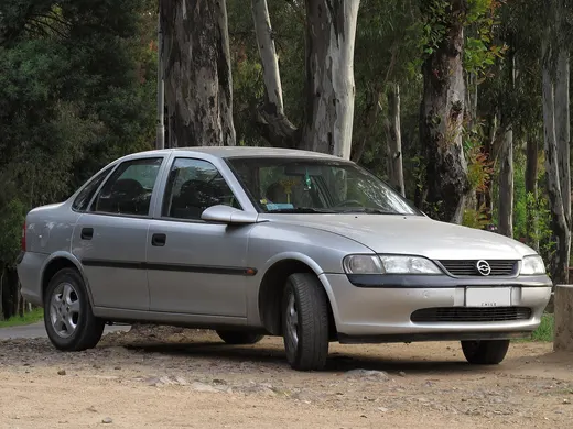 Um Chevrolet Vectra 1.8 1999 fotografado no Chile