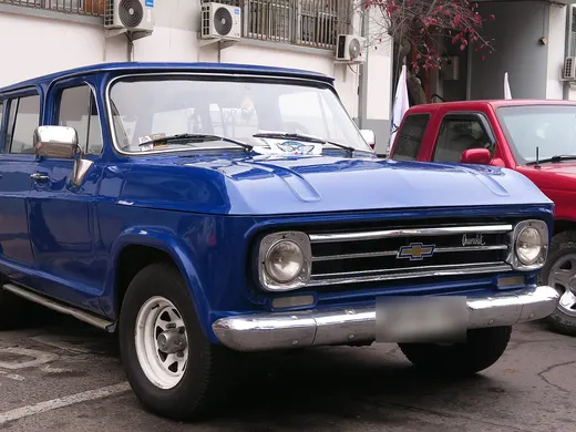 Uma Chevrolet Veraneio 1974 fabricada no Brasil
