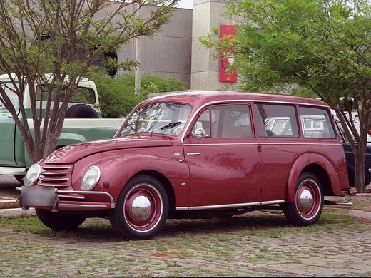 Uma DKW-Vemag Universal 1956, o primeiro modelo DKW fabricado pela Vemag no Brasil