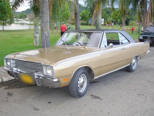 Um Dodge Dart cupê 1973 do Museu do Dodge, em Curitiba (PR)