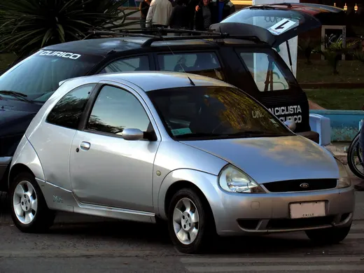 Um Ford Ka 1.6 XR 2004 fotografado no Chile