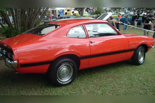 Um Ford Maverick GT com motor V8 302, feito no Brasil