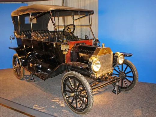 Um Ford Modelo T Touring 1913 no Museu Nacional de História Americana, em Washington (EUA)