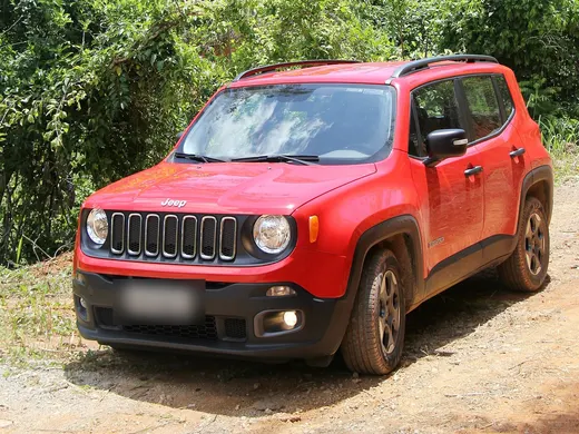 Um Jeep Renegade feito no Brasil, modelo 2017