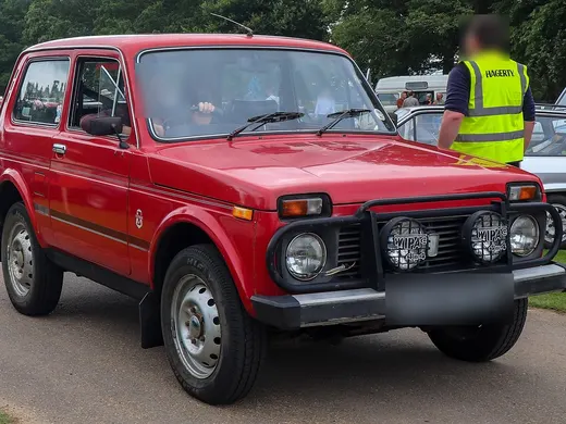 Um Lada Niva 1.6 1990 num encontro de carros em Grimsthorpe, na Inglaterra