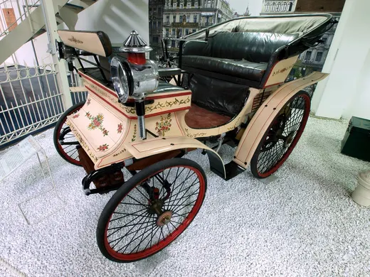 Um Peugeot Type 3 Vis-à-vis de 1892 no Museu Auto & Technik de Sinsheim (Alemanha)