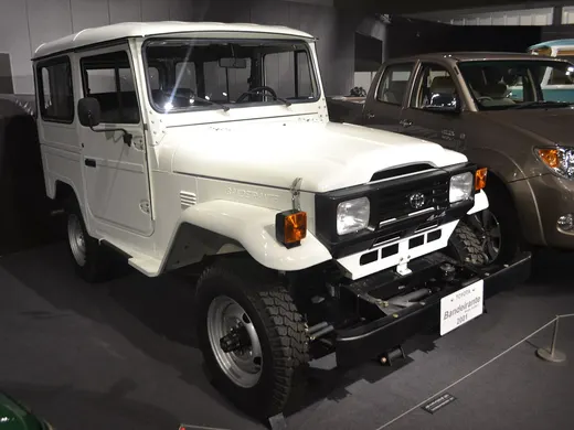Um Toyota Bandeirante BJ50LV 2001 no Museu do Automóvel da Toyota, em Nagakute (Japão)